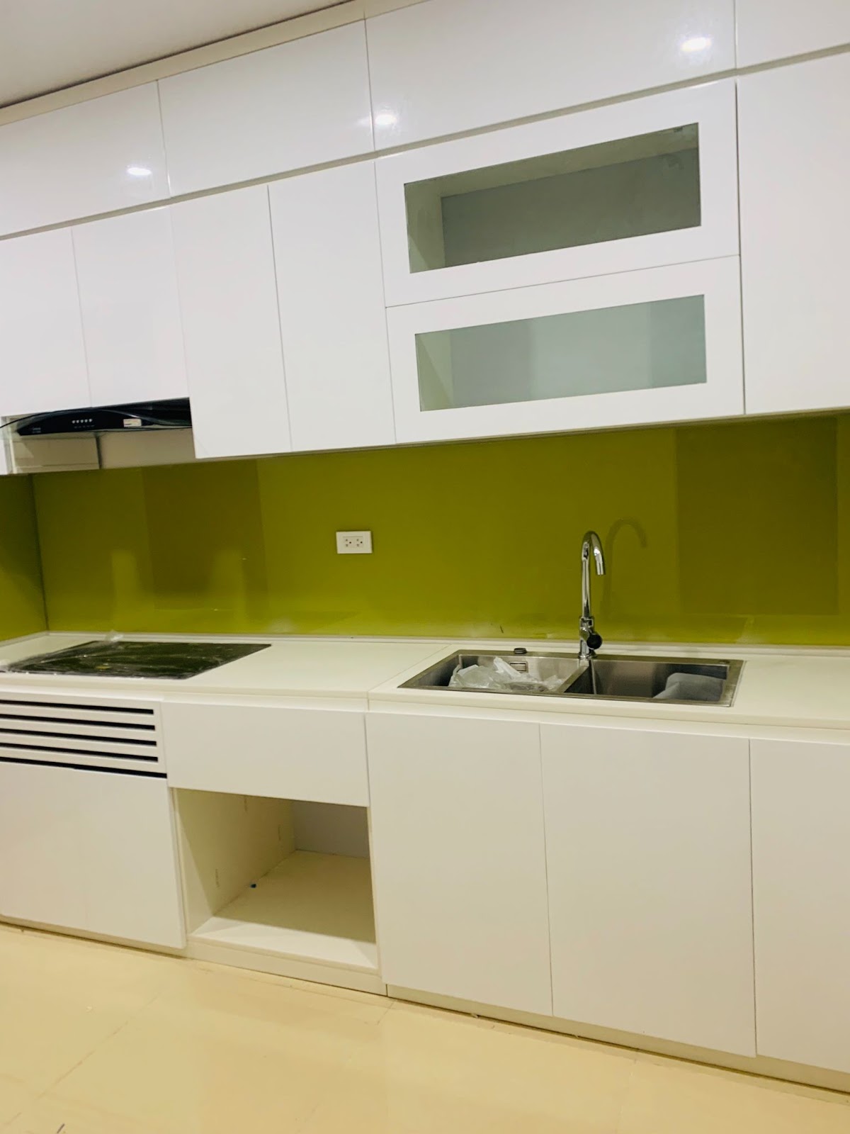 Mẫu tủ bếp nhựa thiết kế hiện đại