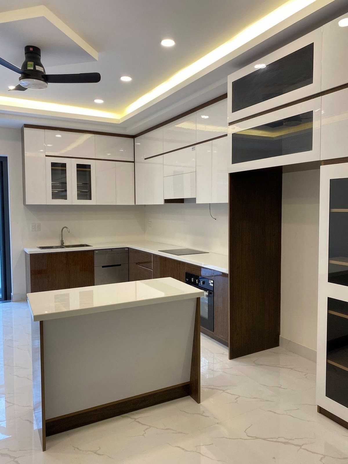 Tủ bếp nhựa Đài Loan thiết kế đơn giản