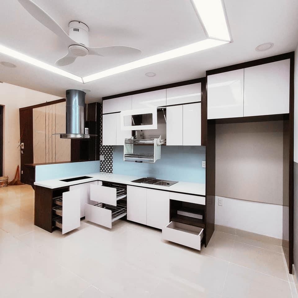 Mẫu tủ bếp nhựa kiểu dáng chữ L